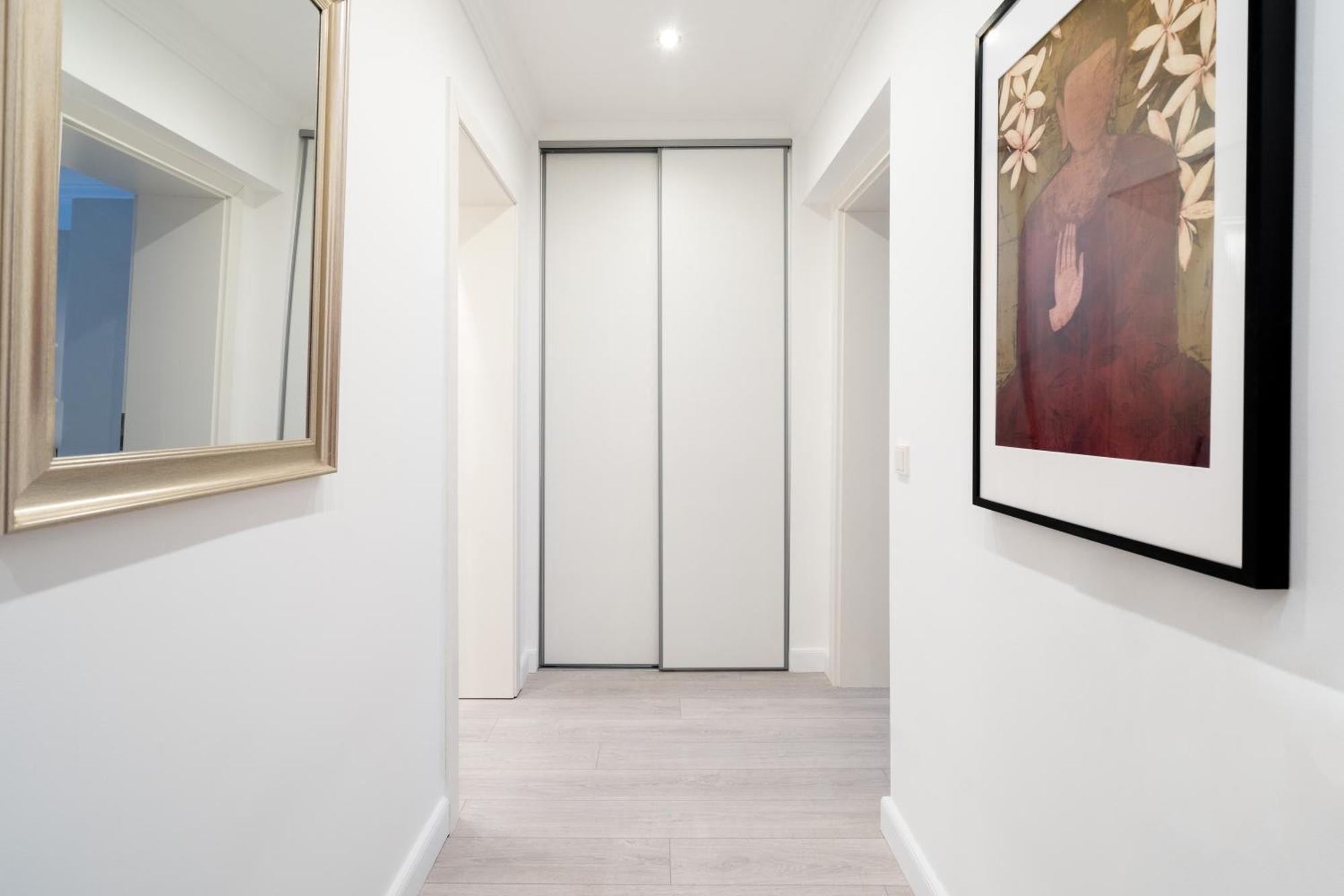 The Lachmann Group Apartment, 2Br, One Living Room, 2 Bathrooms, Family Friendly, 4 - 7 Guests, Berlin